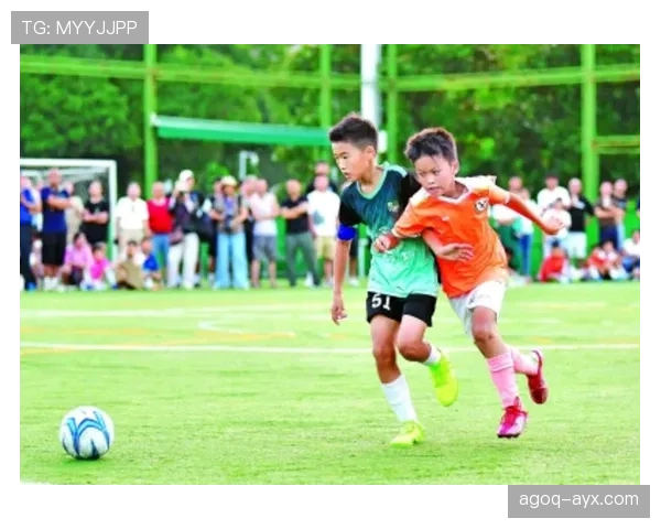 激战绿茵场：本周足球赛事精彩纷呈，亮点频现引关注