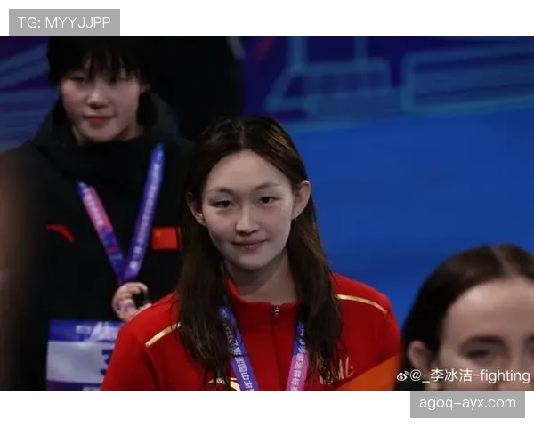 李冰洁训练间隙偷偷买了什么，竟然和赛场上判若两人？