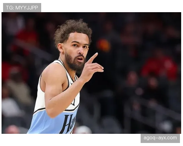 特雷·杨凌晨还默默健身，闹市里喊话“别打扰我”，不像篮球明星倒像冷血狠角色