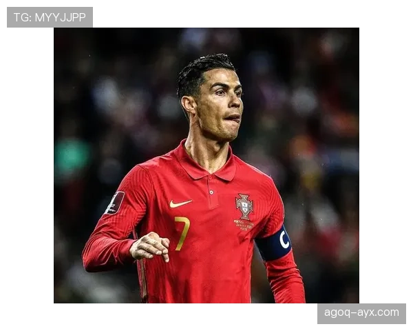 看C罗逛超市，推车里的东西能养我一年